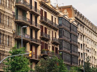 edificios en barcelona, españa