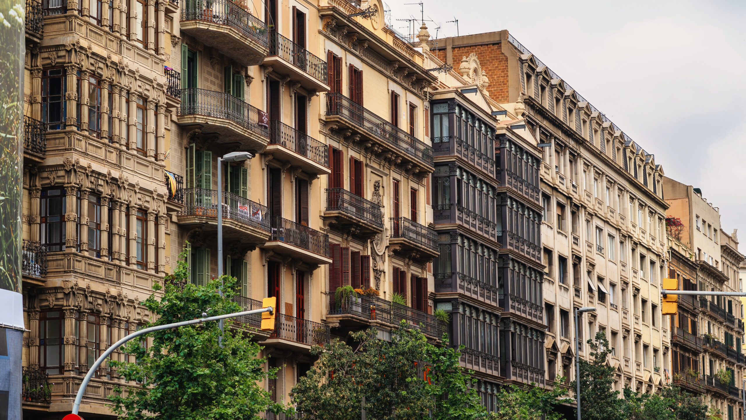 edificios en barcelona, españa